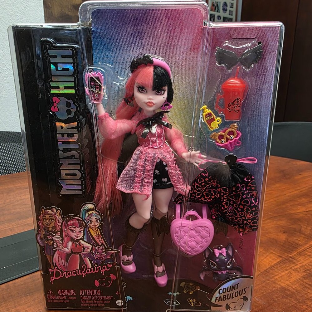 NEW Monster High - Draculaura